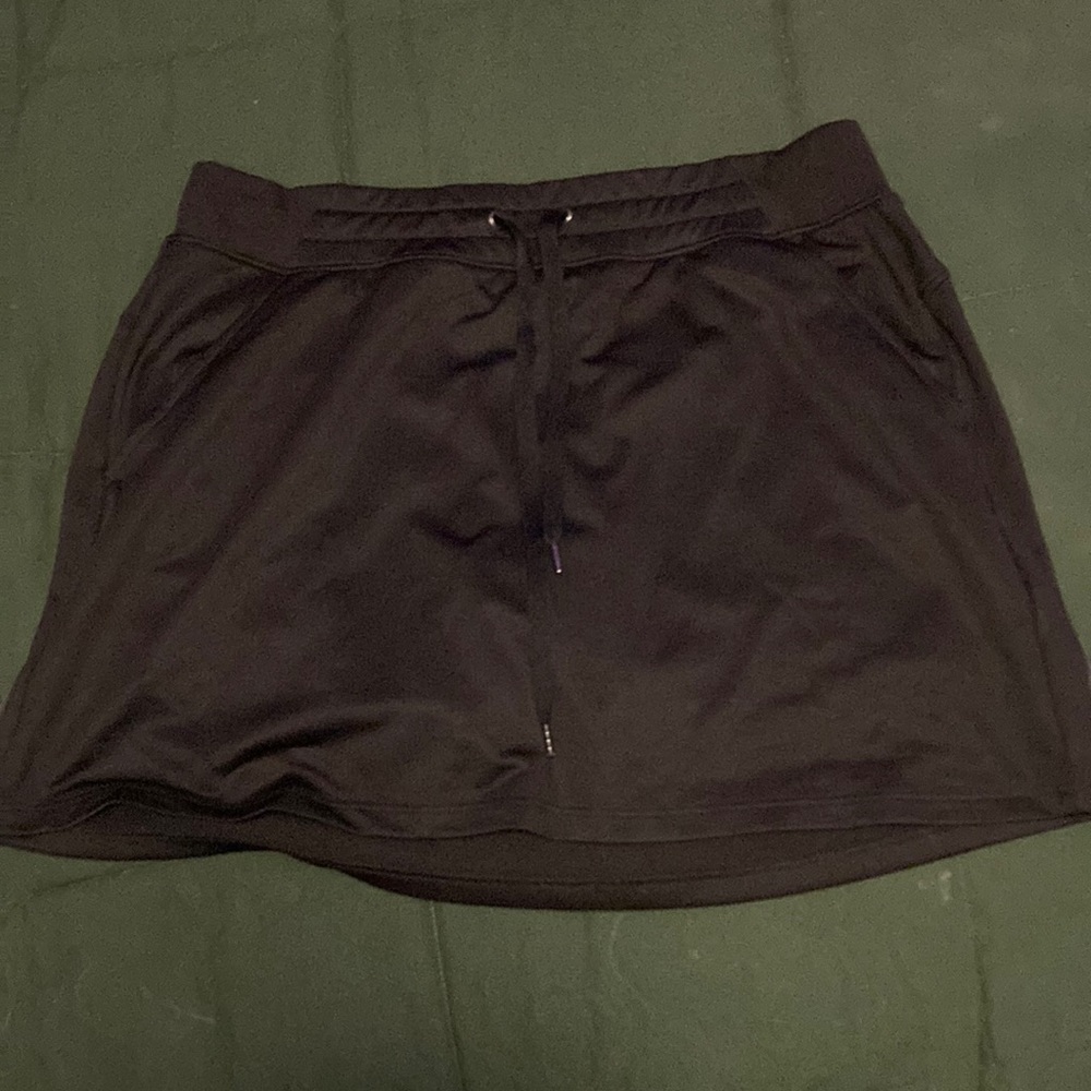 Medium black Tek Gear Skirt with inner lining shorts